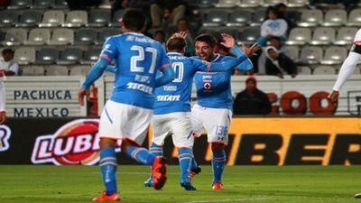 Pachuca pierde 1-2 ante Cruz Azul en el partido pendiente del Torneo Apertura 2015