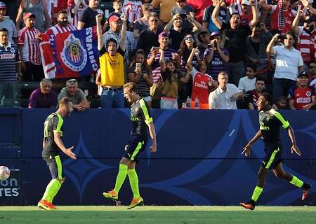 Arsenal golea 3-1 a las Chivas