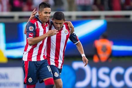 Chivas debuta en casa con victoria 1-0 Monterrey
