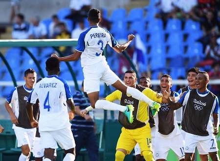 Honduras debuta con victoria 3-2 Argelia