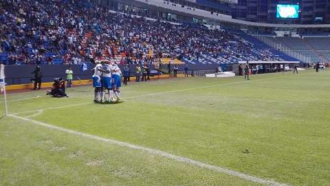 Puebla vence 2-1 a los Dorados