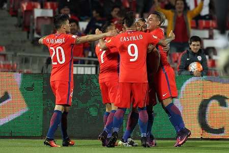 Chile respira al vencer 2-1 Perú