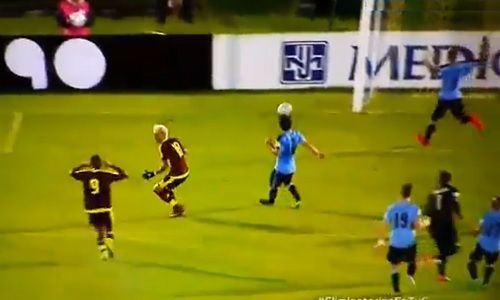 Increíble falla de Peñaranda sin portero ante Uruguay en las Eliminatorias [Vídeo]