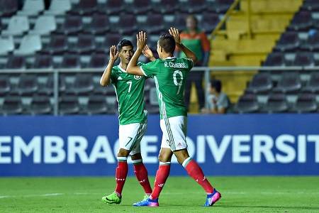 México golea 3-0 a Antigua y Barbuda