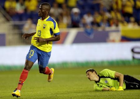 El Salvador cae 0-3 Ecuador en partido de preparación
