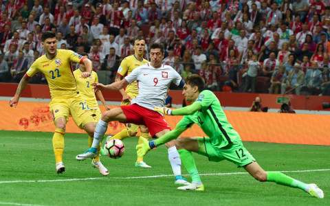 Polonia vence 3-1 a Rumanía