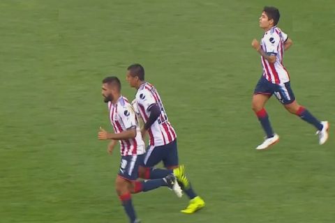 Chivas rescata el empate 2-2 con Porto en la Supercopa Tecate 2017 Se cancelaron penales