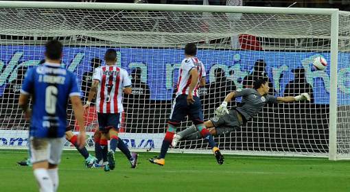 Chivas no puede ganar al empatar 0-0 Querétaro en el Torneo Apertura 2017