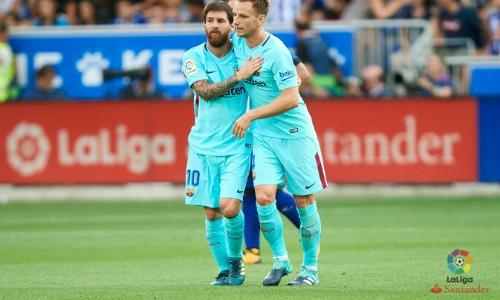 Doblete de Leo Messi le da el triunfo al Barcelona 2-0 Alavés en Liga Española 2017-2018