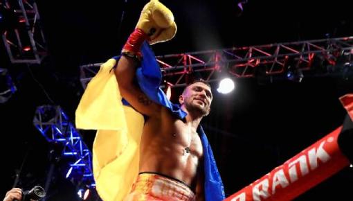 Vasyl Lomachenko retiene su título al noquear a Miguel Marriaga en el Round 7
