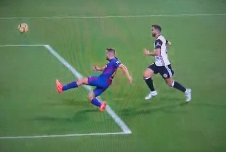 Barcelona rescata empate 1-1 Valencia en partido polémica de la Liga Española 2017-18
