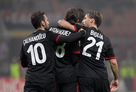 Milán golea 5-1 al Austria Viena y asegura liderato de la Europa League 2017-18