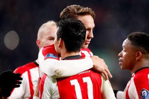 PSV golea 4-0 Zwolle con par de asistencias del Chucky Lozano en la Eredivisie 2017-18