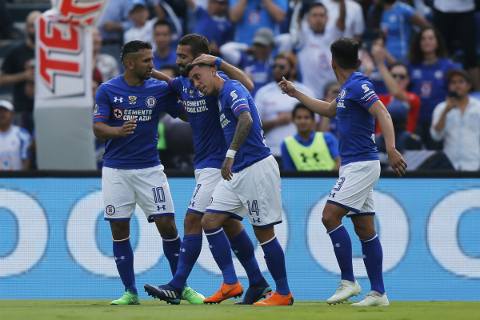 Cruz Azul se despide el Estadio Azul con victoria 2-0 Morelia