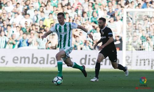 Guardado y Betis empatan 2-2 con Miguel Layún y Sevilla