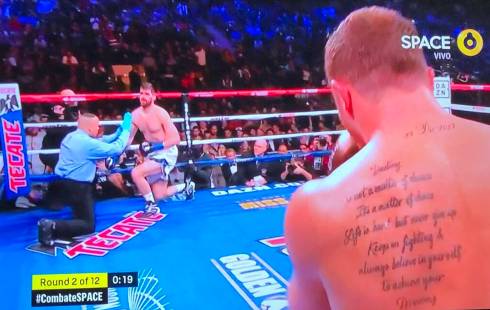 Canelo Álvarez vence por KO en el Round 3 a Rocky Fielding