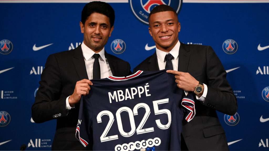 Kylian Mbappé renovó con PSG