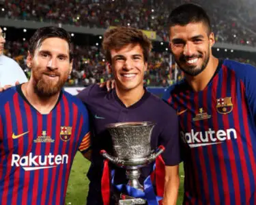 Riqui Puig con Leo Messi y Suarez