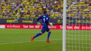 Cádiz vs Barcelona retrasado Aficionado se DESPLOMA