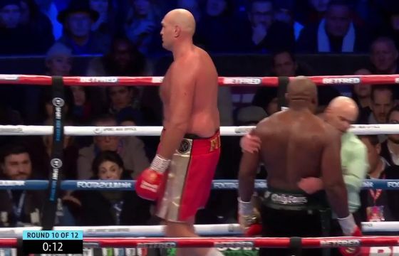 Tyson Fury vence por KO a Dereck Chisora