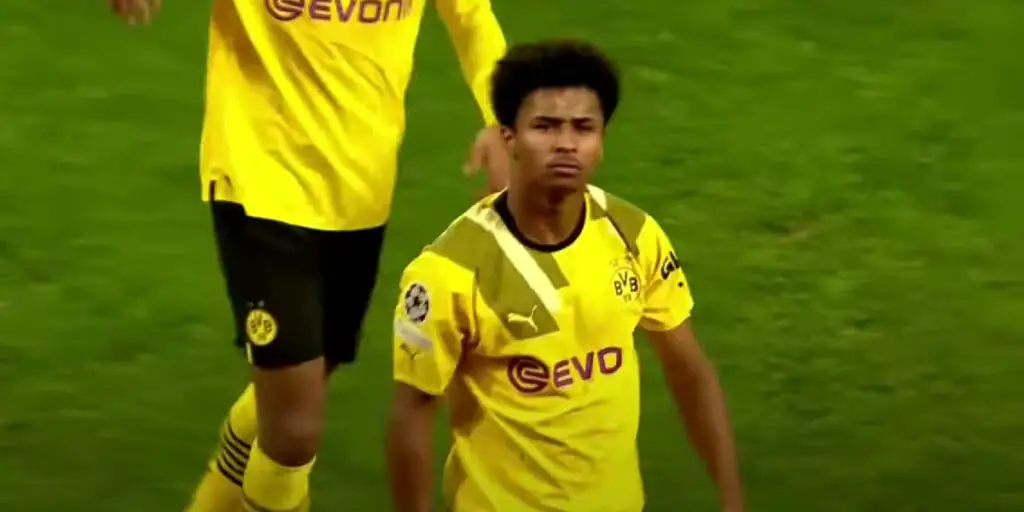 Golazo descomunal de Adeyemi en el Borussia Dortmund vs Chelsea en la Champions League